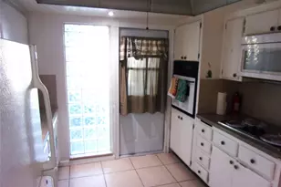 3204 Colony Club Rd, Pompano Beach, FL 33062 - Photo 9