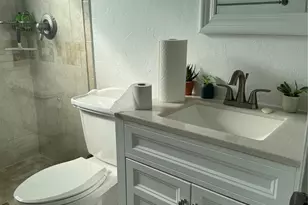 301 Oakridge Q, Deerfield Beach, FL 33442 - Photo 9