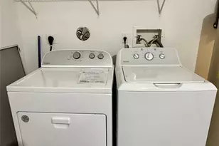 12123 SW 2nd St, Pembroke Pines, FL 33025 - Photo 15