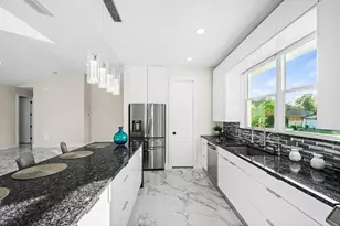 1371 Cumberland Rd, Venice, FL 34293 - Photo 9