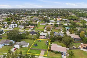 313 SW Thornhill Dr, Port Saint Lucie, FL 34984 - Photo 1