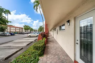 9523 S Hollybrook Lake Dr, Pembroke Pines, FL 33025 - Photo 25