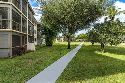 9523 S Hollybrook Lake Drive #102, Pembroke Pines, FL 33025 - Photo 23