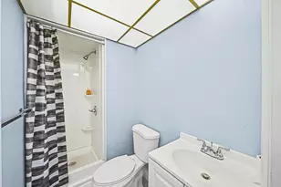 10466 Sunrise Lakes Blvd, Sunrise, FL 33322 - Photo 15