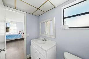 10466 Sunrise Lakes Blvd, Sunrise, FL 33322 - Photo 25