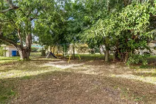 2711 NW 24th Ct, Fort Lauderdale, FL 33311 - Photo 9