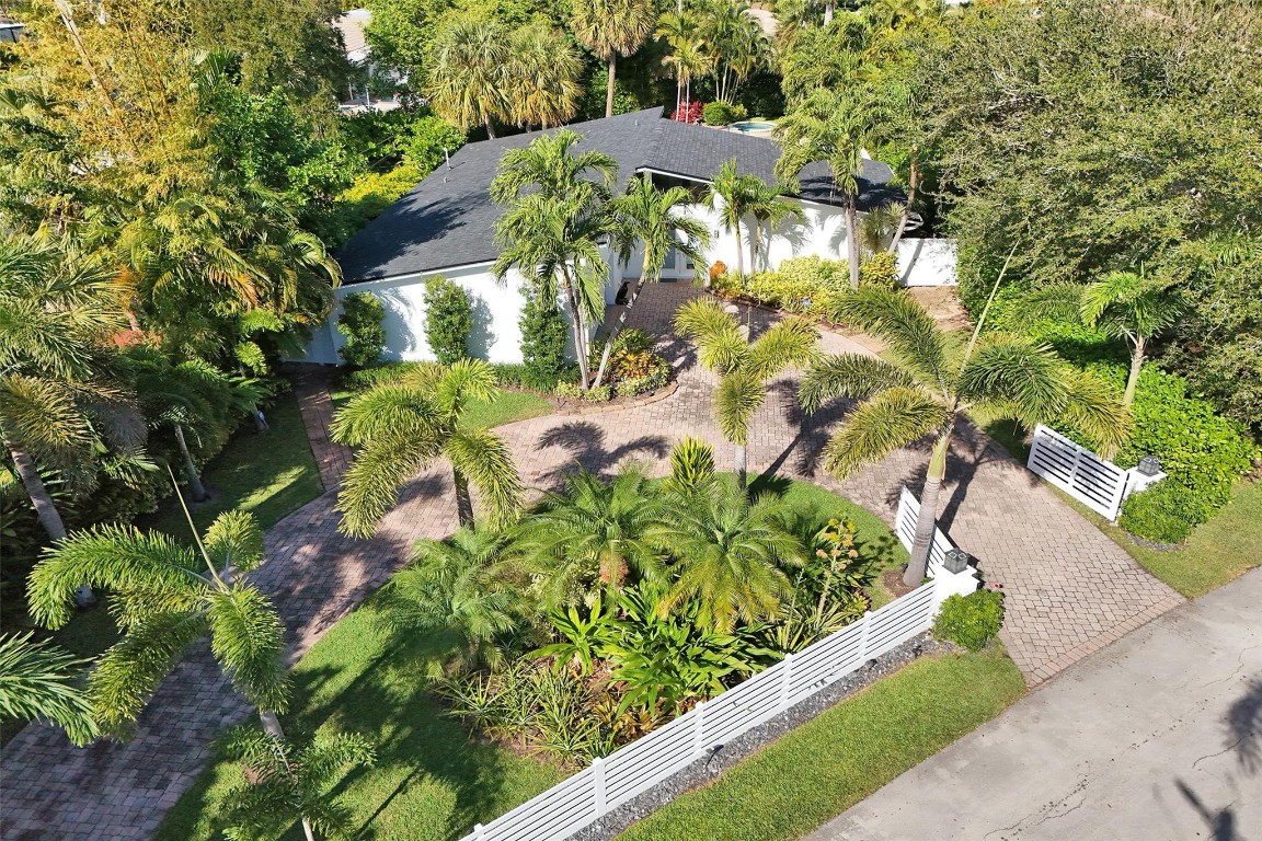 2525 SE 7th Dr main architectural view