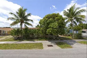 930 NE 52nd Ct, Deerfield Beach, FL 33064 - Photo 1