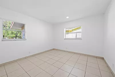 581 NW 17th Place, Fort Lauderdale, FL 33311 - Photo 9