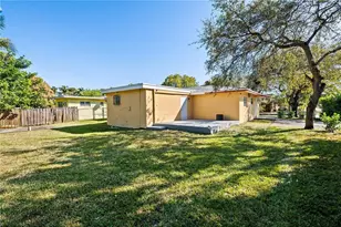 581 NW 17th Pl, Fort Lauderdale, FL 33311 - Photo 9