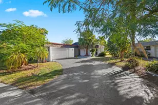 6104 White Oak Ln, Tamarac, FL 33319 - Photo 5
