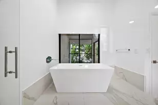 19986 NE 5th Ct, Miami, FL 33179 - Photo 27