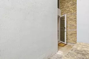 302 NE 8th Ave, Fort Lauderdale, FL 33301 - Photo 7