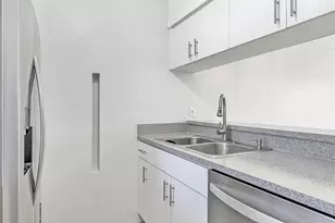 911 Twin Lakes Dr, Coral Springs, FL 33071 - Photo 9