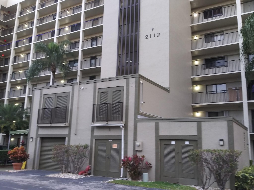 2112 S Cypress Bend Dr #207 - 2112 S Cypress Bend Dr #207, Pompano Beach, FL 33069 Luxury Property | Jose Angel Pina