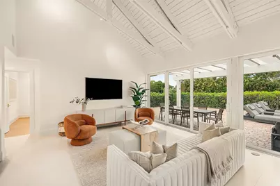 4877 Pineview Circle, Delray Beach, FL 33445 - Photo 9