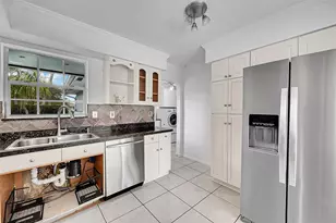 220 SE 10th St, Pompano Beach, FL 33060 - Photo 13