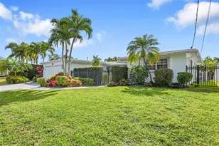 220 SE 10th St, Pompano Beach, FL 33060 - Photo 3