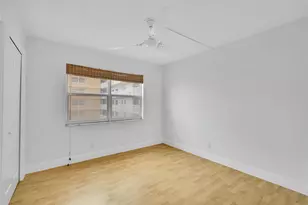 121 Golden Isles Dr, Hallandale Beach, FL 33009 - Photo 17