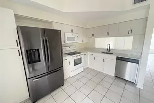 9844 NW 56th Pl, Coral Springs, FL 33076 - Photo 3