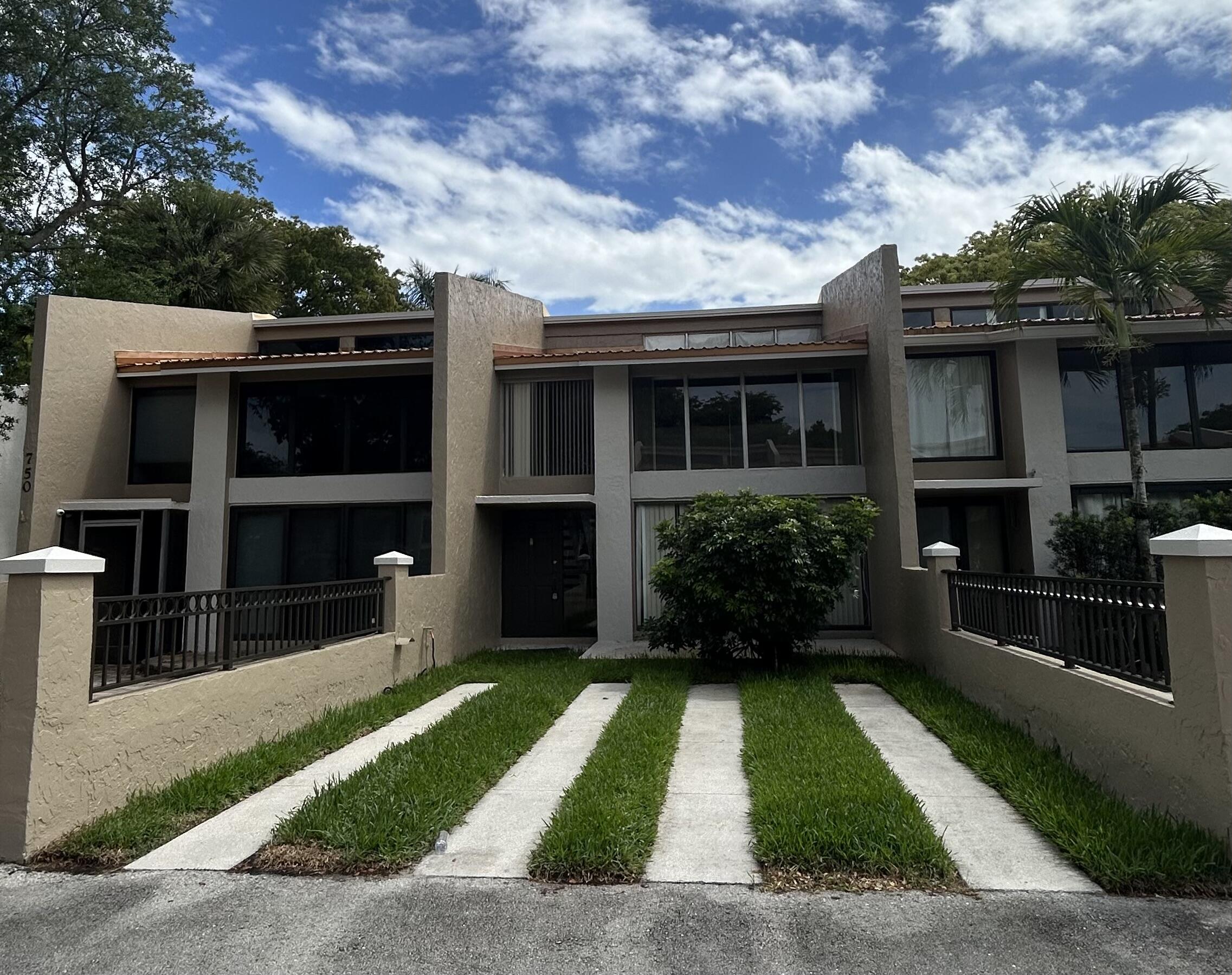 750 E Coco Plum Cir #2 main architectural view