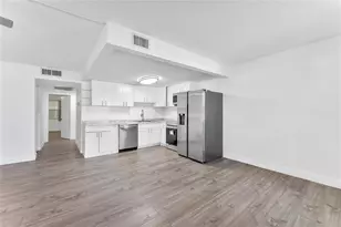 1052 Hythe, Boca Raton, FL 33434 - Photo 3