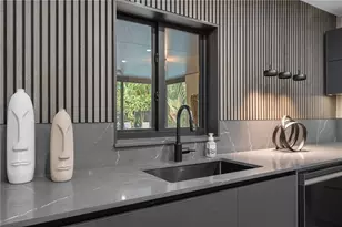 425 NE 25th St, Wilton Manors, FL 33305 - Photo 29