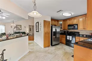 9815 NW 5th Pl, Plantation, FL 33324 - Photo 9