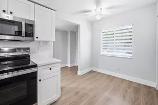 2214 S Cypress Bend Dr, Pompano Beach, FL 33069 - Photo 9