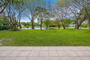 2214 S Cypress Bend Dr, Pompano Beach, FL 33069 - Photo 3