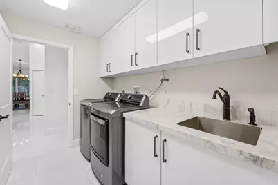 1695 Lakeshore Circle, Weston, FL 33326 - Photo 9