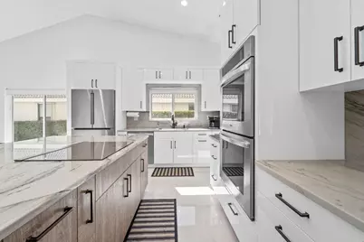 1695 Lakeshore Circle, Weston, FL 33326 - Photo 7