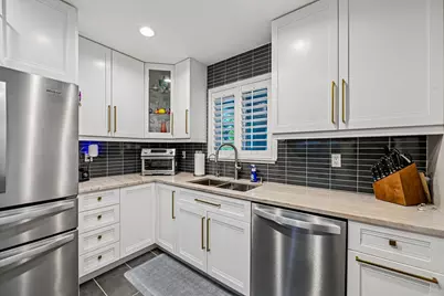 3676 NE 18th Avenue, Oakland Park, FL 33334 - Photo 11