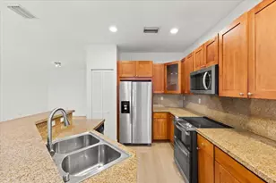 10821 NW 76th Ln, Doral, FL 33178 - Photo 5