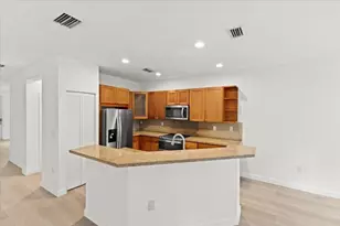 10821 NW 76th Ln, Doral, FL 33178 - Photo 9