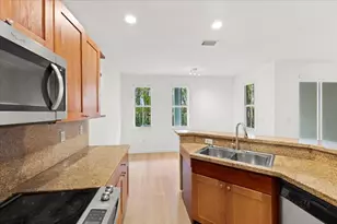 10821 NW 76th Ln, Doral, FL 33178 - Photo 7