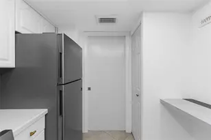2400 Presidential Way, West Palm Beach, FL 33401 - Photo 29