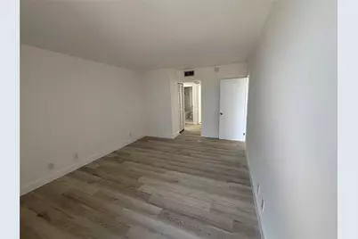 20301 W Country Club Drive #1127, Aventura, FL 33180 - Photo 9