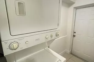 1000 NW 11th Ct, Fort Lauderdale, FL 33311 - Photo 15