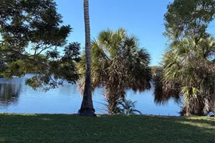 21 Jacaranda Dr, Plantation, FL 33324 - Photo 3