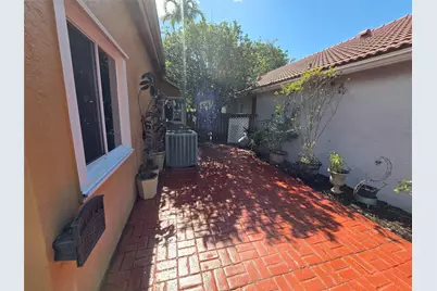 10061 NW 2nd Street, Plantation, FL 33324 - Photo 37