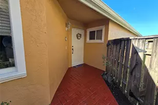 10061 NW 2nd St, Plantation, FL 33324 - Photo 5