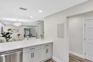 1381 NW 99th Ave, Pembroke Pines, FL 33024 - Photo 15