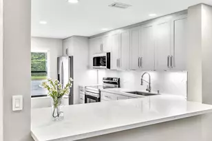 1381 NW 99th Ave, Pembroke Pines, FL 33024 - Photo 19