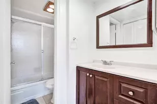 9440 Poinciana Pl, Davie, FL 33324 - Photo 11