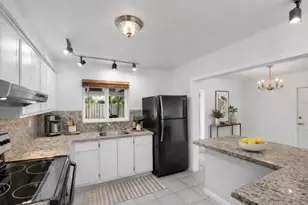 180 SW 9th Ct, Pompano Beach, FL 33060 - Photo 11