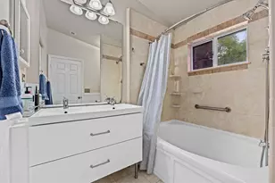 20815 NW 2nd St, Pembroke Pines, FL 33029 - Photo 23