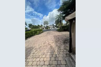 483 S Cortez Drive Circle, Margate, FL 33068 - Photo 5