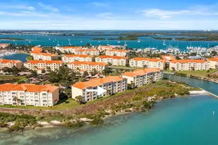 21 Harbour Isle Dr Unit, Hutchinson Island, FL 34949 - Photo 3