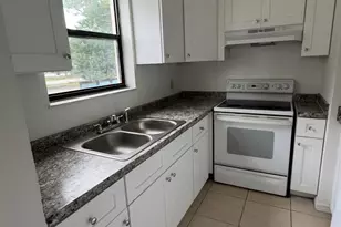 910 Wagner Pl, Fort Pierce, FL 34982 - Photo 5